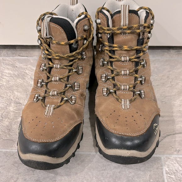 L.L. Bean Rugged Ridge Waterproof Hiking Boot - Picture 8 of 9